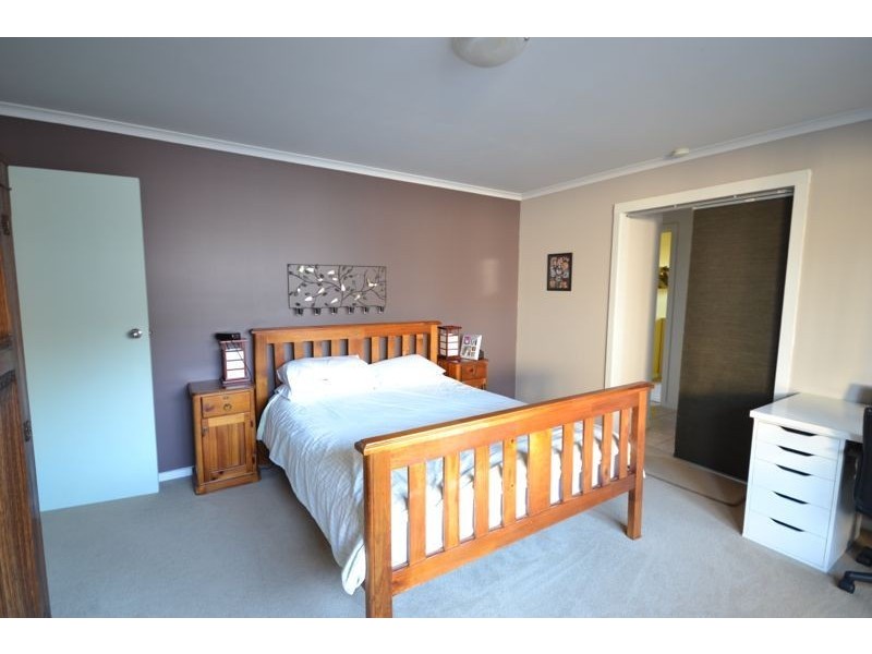 27 Dunbar Avenue, Cranbourne VIC 3977