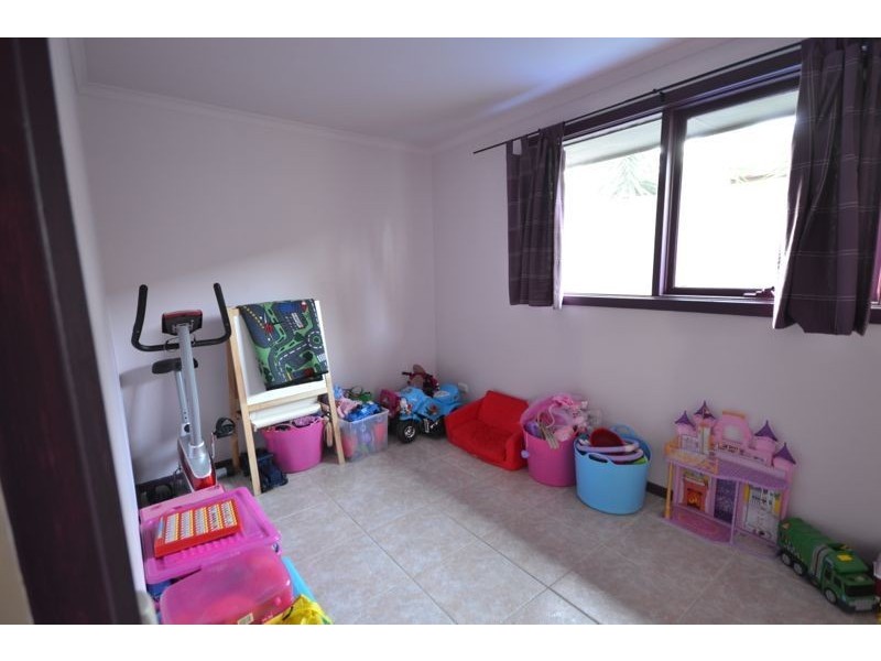 27 Dunbar Avenue, Cranbourne VIC 3977