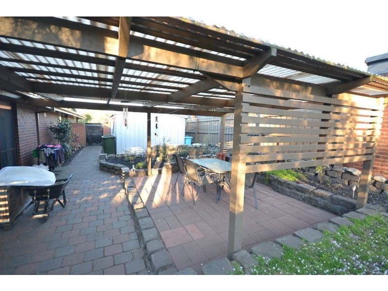 27 Dunbar Avenue, Cranbourne VIC 3977