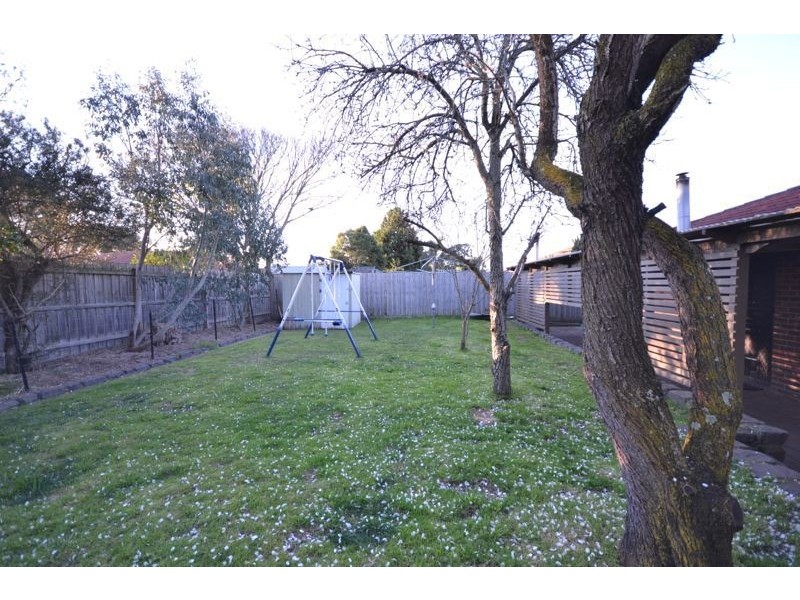 27 Dunbar Avenue, Cranbourne VIC 3977