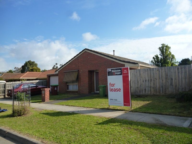 2/12 Endeavour Drive, Cranbourne North VIC 3977