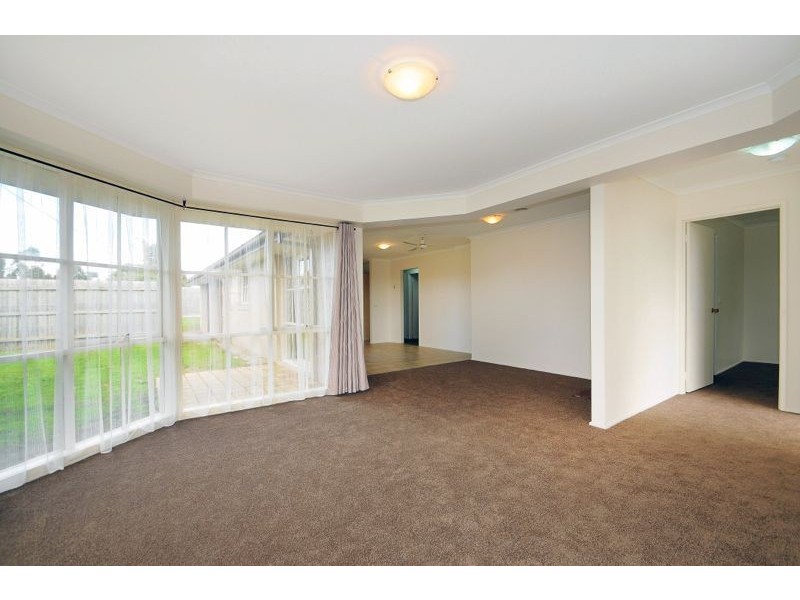 2 Joyce Street, Cranbourne West VIC 3977