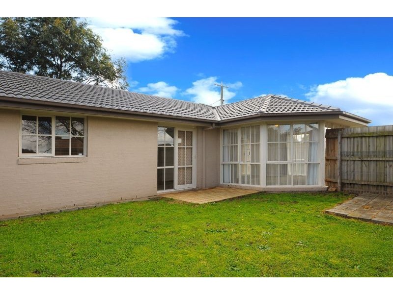 2 Joyce Street, Cranbourne West VIC 3977