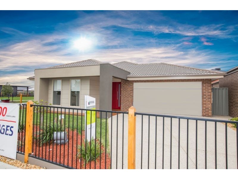 30 Prendergast Avenue, Cranbourne East VIC 3977