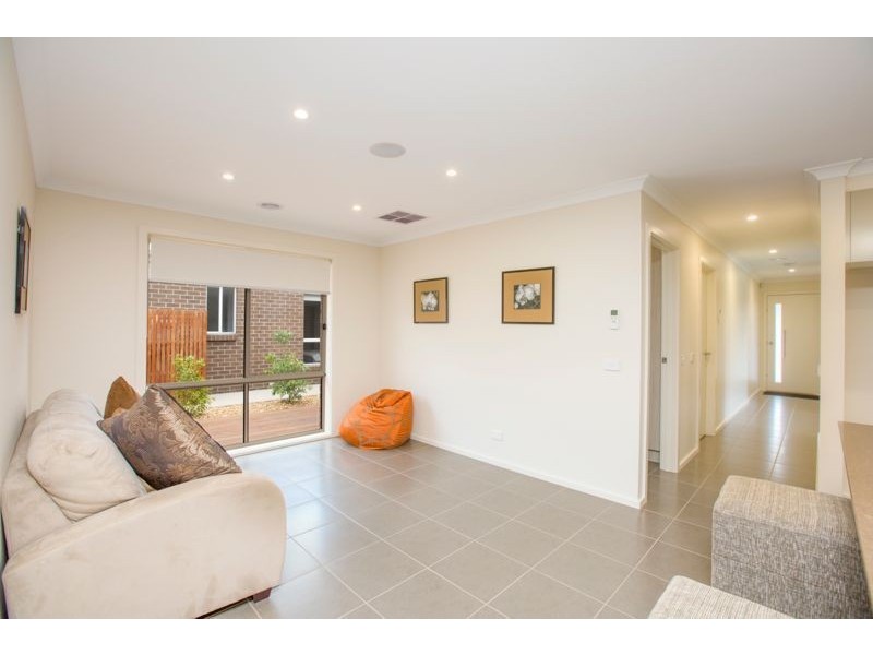 30 Prendergast Avenue, Cranbourne East VIC 3977