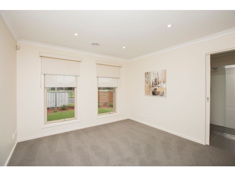 30 Prendergast Avenue, Cranbourne East VIC 3977