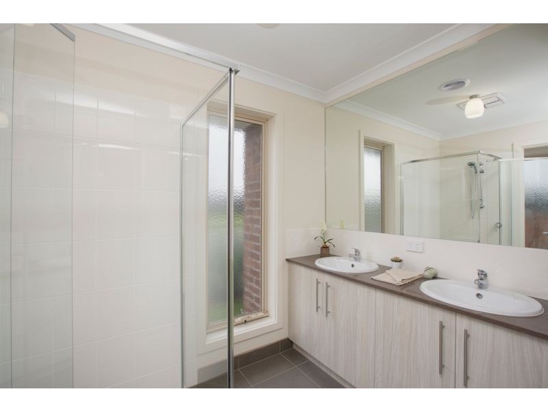 30 Prendergast Avenue, Cranbourne East VIC 3977