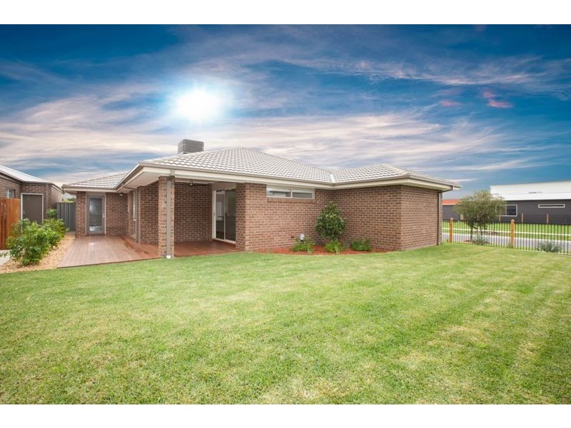 30 Prendergast Avenue, Cranbourne East VIC 3977