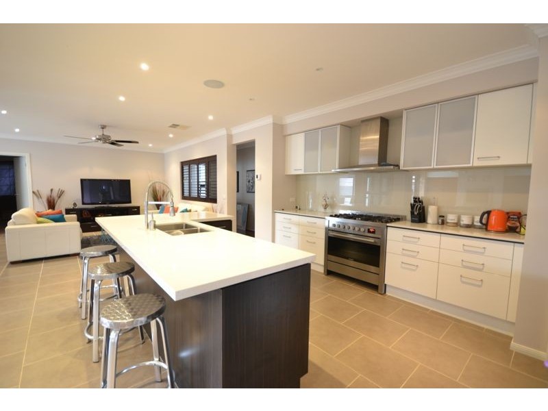 16 Aquitane Drive, Cranbourne East VIC 3977