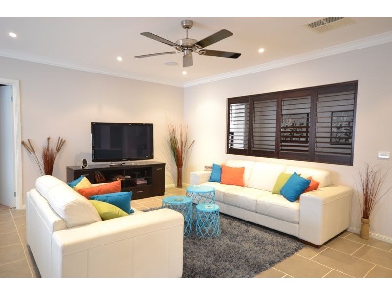 16 Aquitane Drive, Cranbourne East VIC 3977