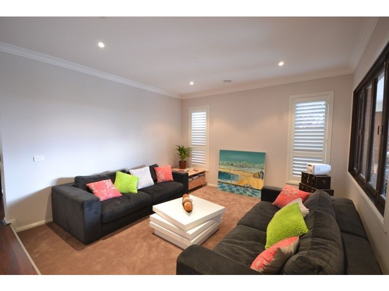 16 Aquitane Drive, Cranbourne East VIC 3977