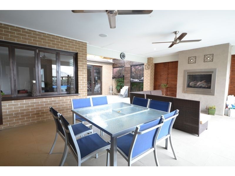 16 Aquitane Drive, Cranbourne East VIC 3977