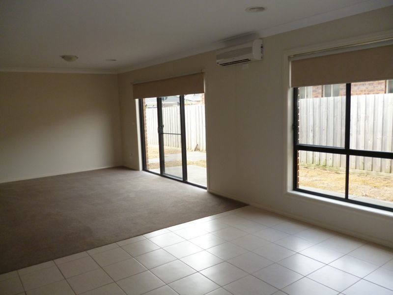 14 Kingsbarn Court, Cranbourne VIC 3977