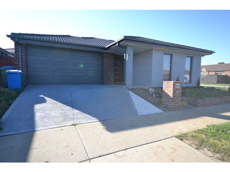 10 Ventasso Street, Clyde North VIC 3978
