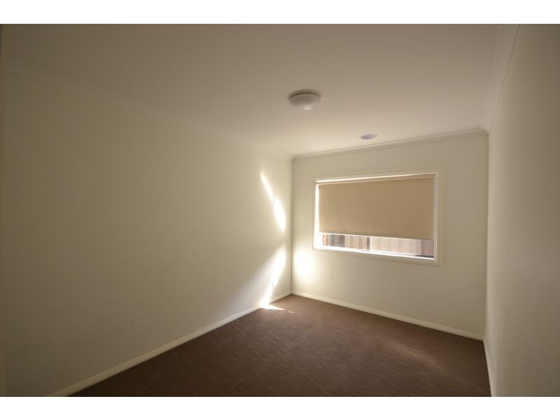 10 Ventasso Street, Clyde North VIC 3978