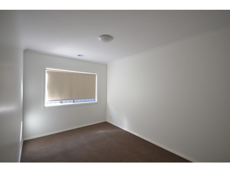 10 Ventasso Street, Clyde North VIC 3978