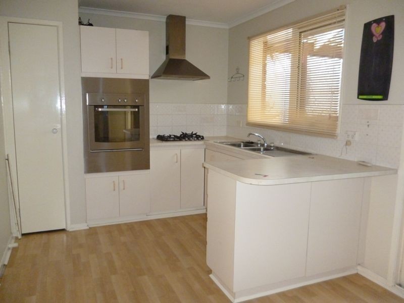 33 Maculata Drive, Cranbourne West VIC 3977