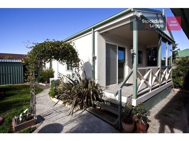 33 Samantha Crescent, Cranbourne North VIC 3977