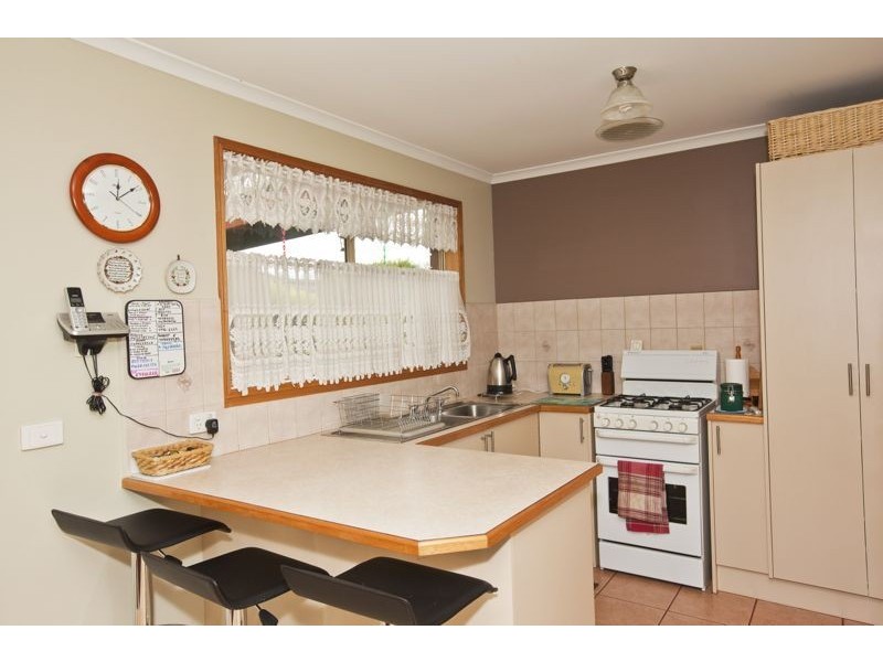 33 Samantha Crescent, Cranbourne North VIC 3977