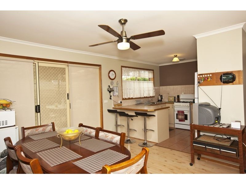 33 Samantha Crescent, Cranbourne North VIC 3977