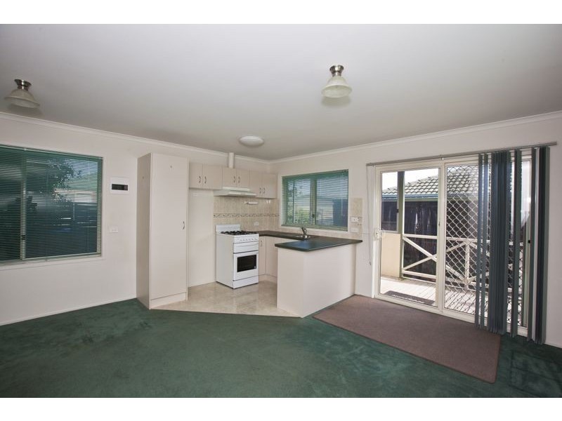 33 Samantha Crescent, Cranbourne North VIC 3977