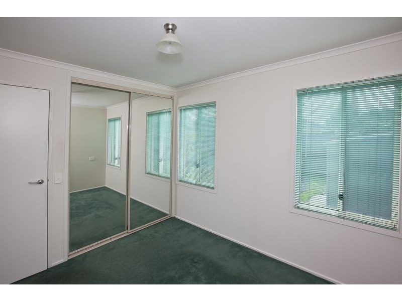 33 Samantha Crescent, Cranbourne North VIC 3977