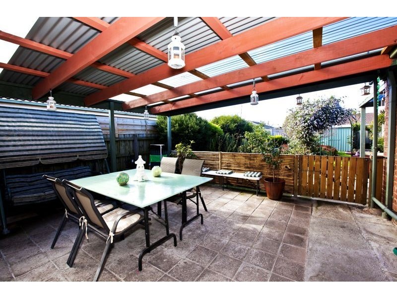 33 Samantha Crescent, Cranbourne North VIC 3977