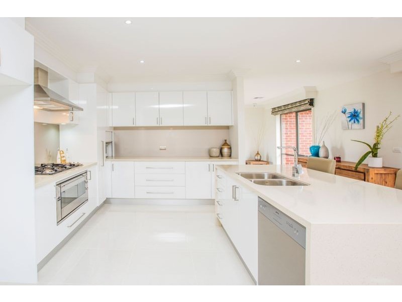 16 Pasadena Boulevard, Clyde VIC 3978