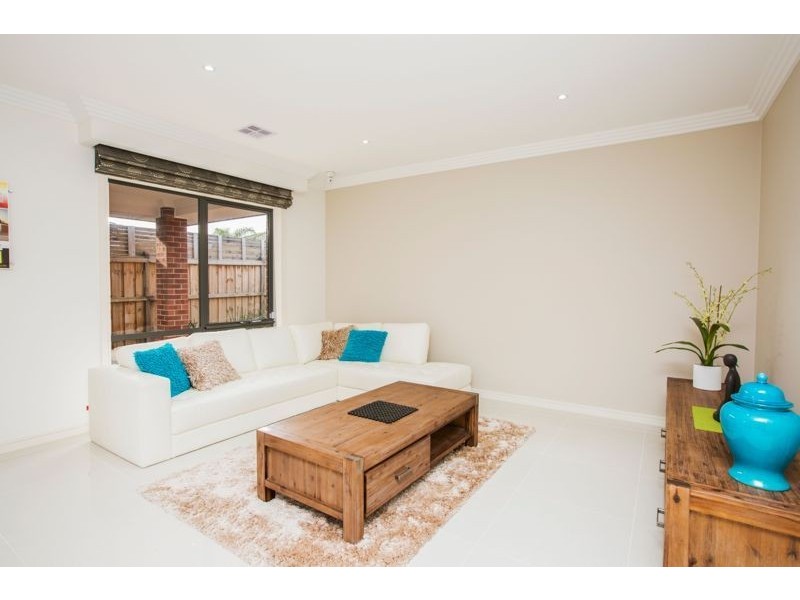 16 Pasadena Boulevard, Clyde VIC 3978