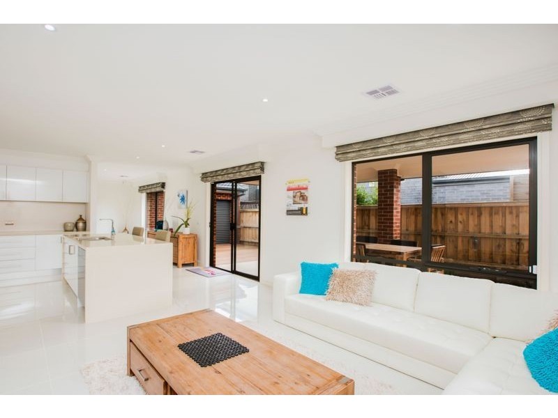 16 Pasadena Boulevard, Clyde VIC 3978