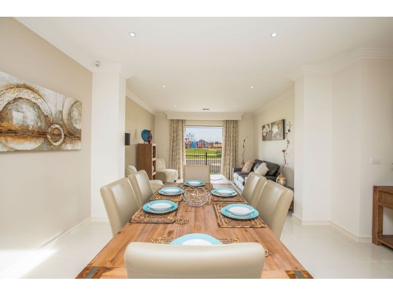 16 Pasadena Boulevard, Clyde VIC 3978