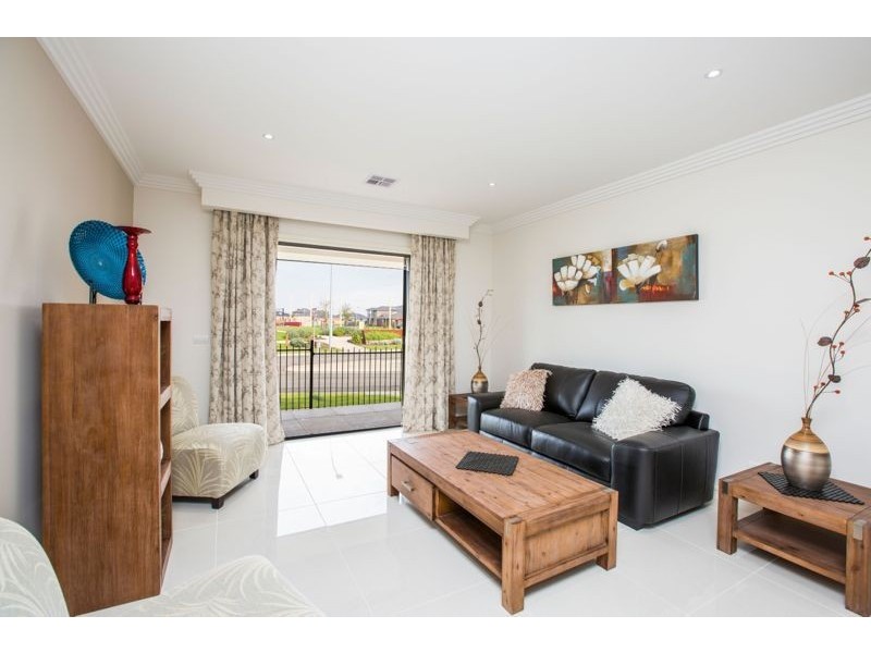 16 Pasadena Boulevard, Clyde VIC 3978