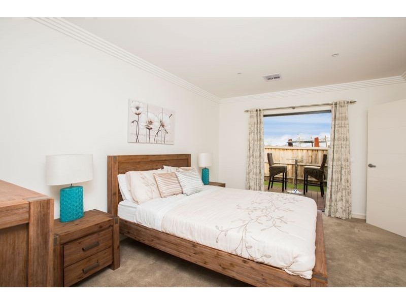 16 Pasadena Boulevard, Clyde VIC 3978