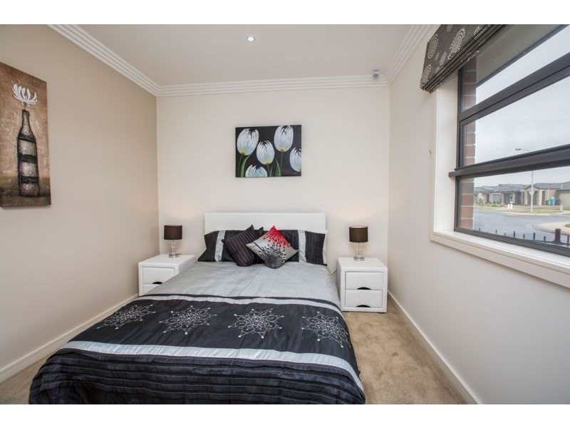 16 Pasadena Boulevard, Clyde VIC 3978