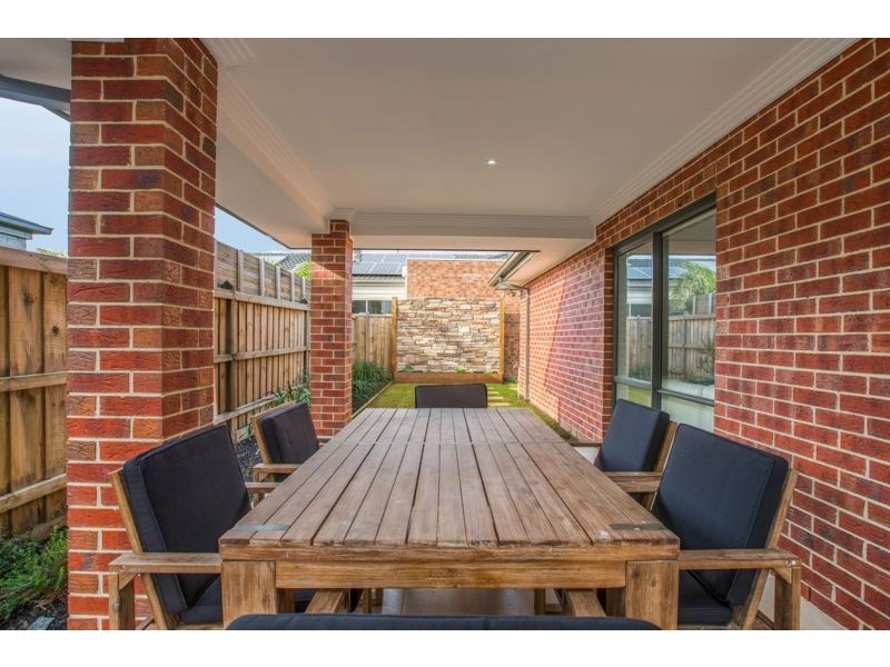 16 Pasadena Boulevard, Clyde VIC 3978