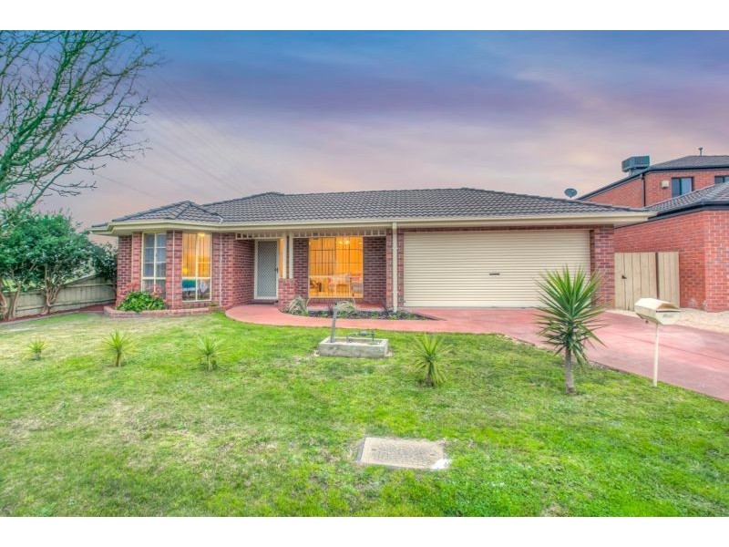 13 Parnell Court, Cranbourne West VIC 3977