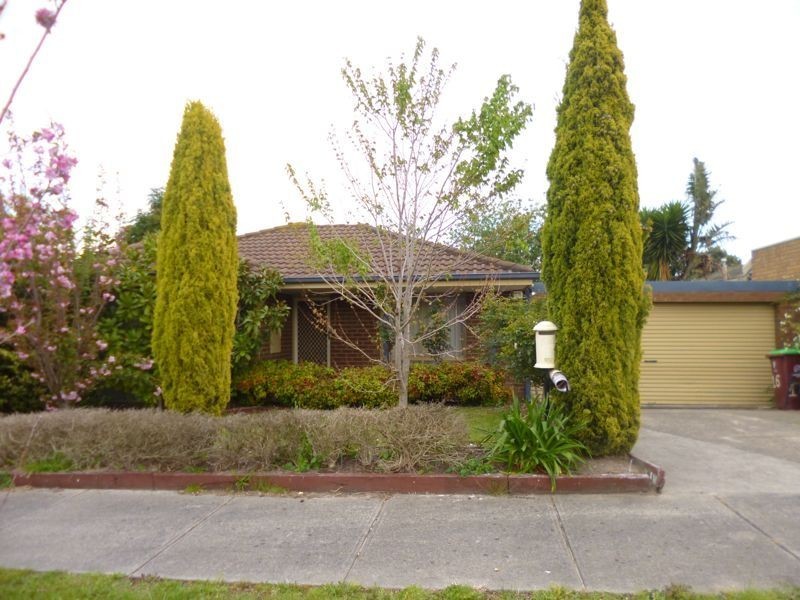 16 Harmon Close, Berwick VIC 3806