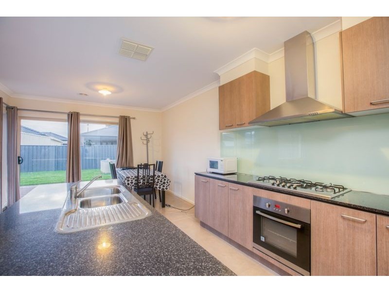 7 Gladiolus Circuit, Cranbourne North VIC 3977