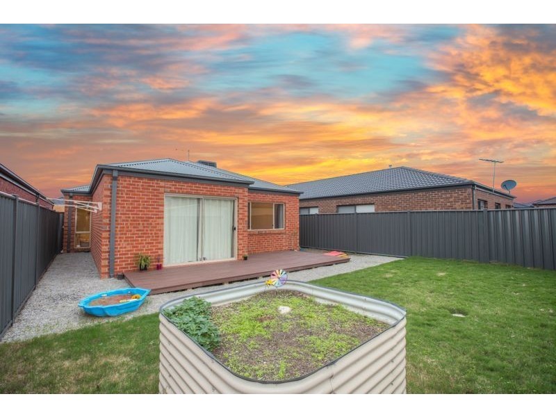 7 Gladiolus Circuit, Cranbourne North VIC 3977