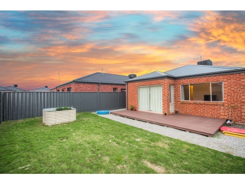 7 Gladiolus Circuit, Cranbourne North VIC 3977