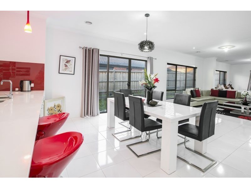 24 Merritt Avenue, Cranbourne West VIC 3977