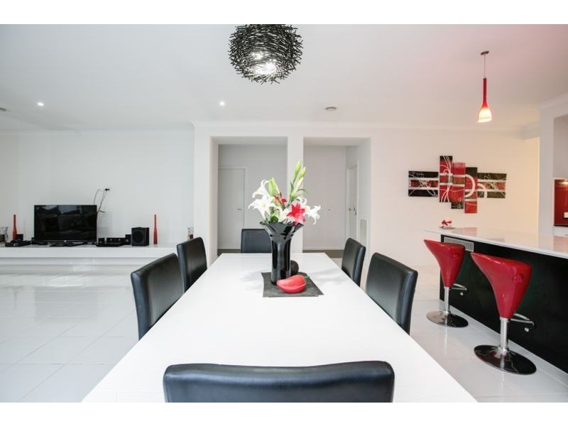 24 Merritt Avenue, Cranbourne West VIC 3977