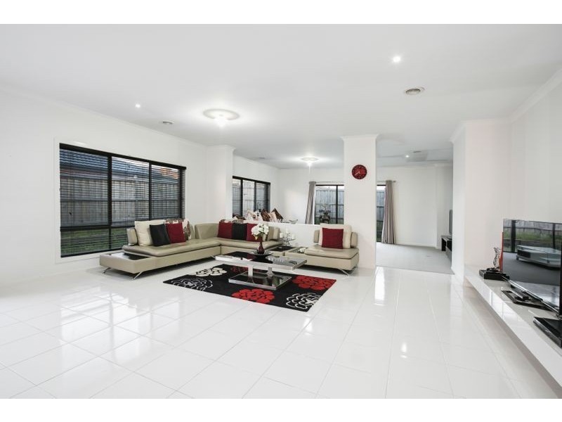 24 Merritt Avenue, Cranbourne West VIC 3977