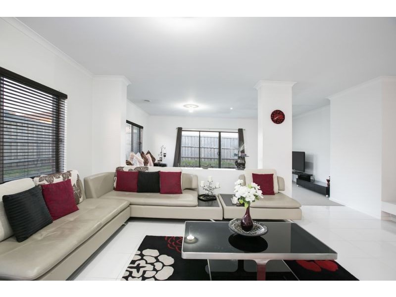 24 Merritt Avenue, Cranbourne West VIC 3977