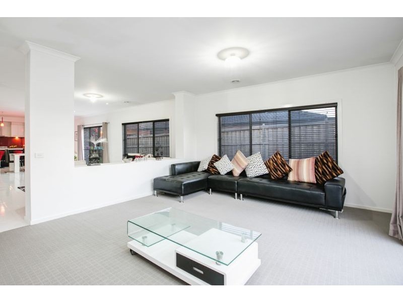 24 Merritt Avenue, Cranbourne West VIC 3977