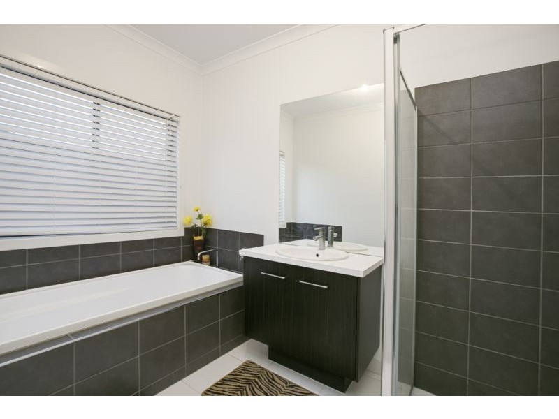 24 Merritt Avenue, Cranbourne West VIC 3977