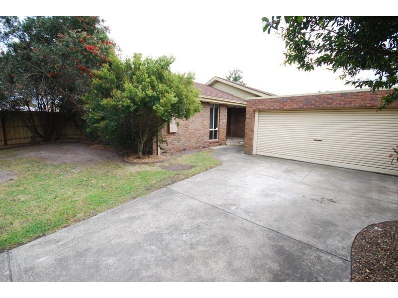 2 Oregon Court, Cranbourne North VIC 3977