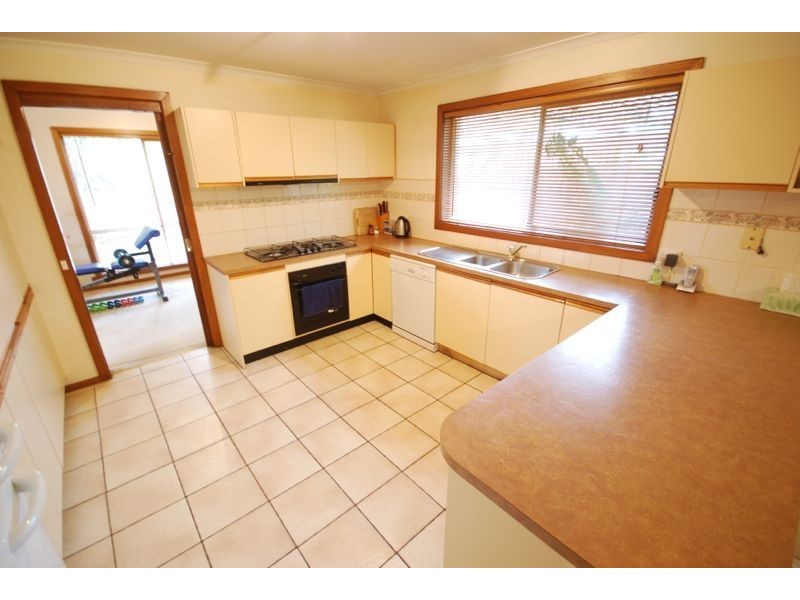 2 Oregon Court, Cranbourne North VIC 3977