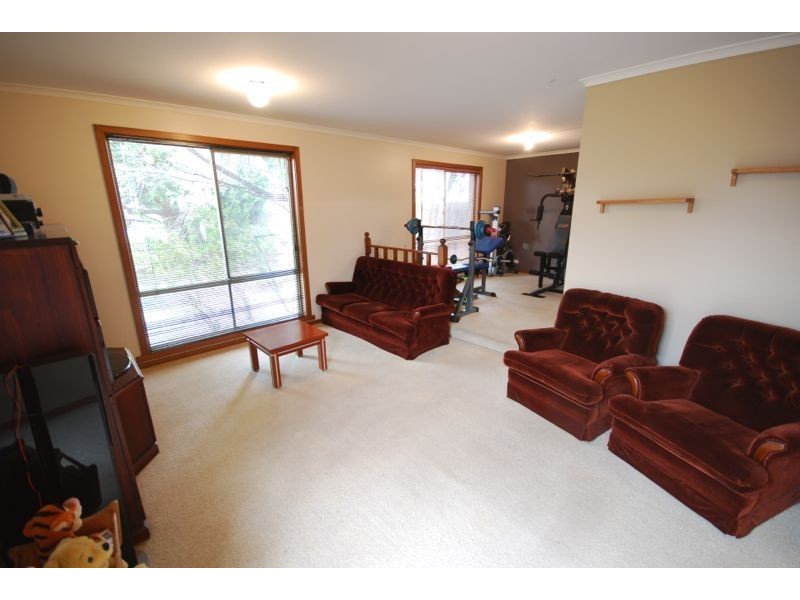 2 Oregon Court, Cranbourne North VIC 3977