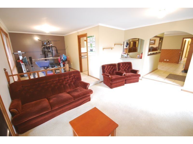 2 Oregon Court, Cranbourne North VIC 3977